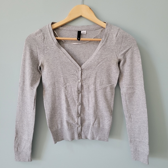 H&M grey v neck lightweight cardigan - Picture 1 of 9